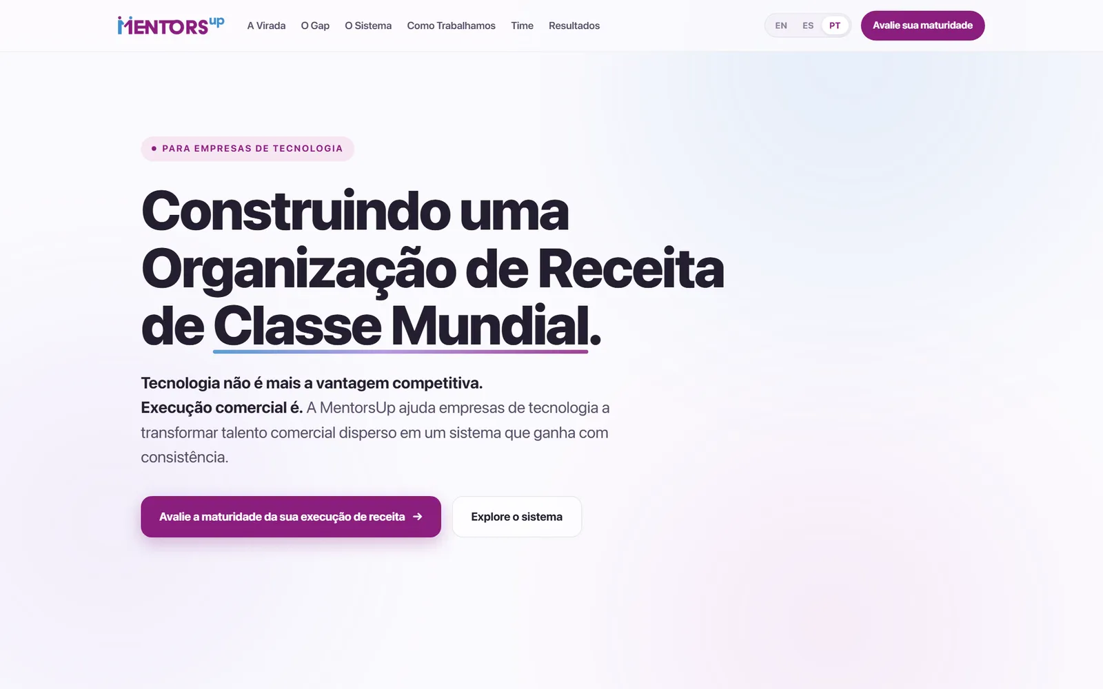 Topo do site da MentorsUp: título grande sobre fundo claro e botão magenta para avaliar a maturidade comercial.