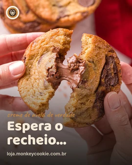 Foto de cookie partido com recheio escorrendo: Espera o recheio.